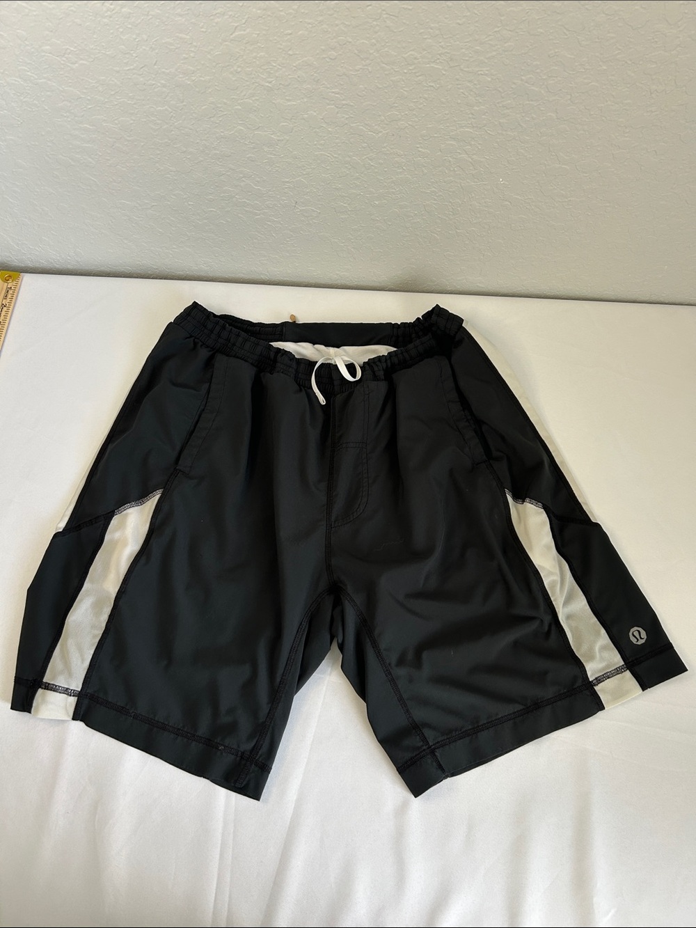 Lululemon Men’s Black Athletic Shorts XL Drawstring Lined Workout Training Gym